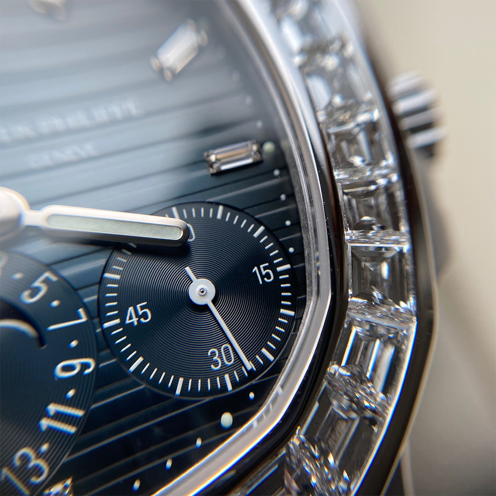 Patek Philippe Nautilus Watch – 5724G-001 - Image 2